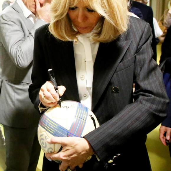 Brigitte Macron (Présidente de la Fondation Hôpitaux de Paris-Hôpitaux de France), Didier Deschamps, parrain de l'opération Pièces Jaunes 2020 lors du lancement de la 31ème édition de l'opération Pièce Jaunes au Centre Hospitalier Régional d'Orléans le 8 janvier 2020. © Dominique Jacovides / Bestimage