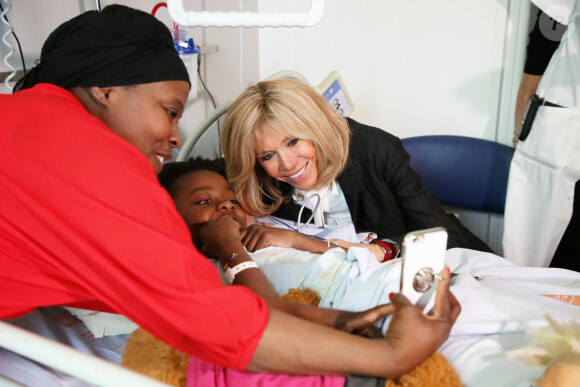 Brigitte Macron (Présidente de la Fondation Hôpitaux de Paris-Hôpitaux de France) lors du lancement de la 31ème édition de l'opération Pièce Jaunes au Centre Hospitalier Régional d'Orléans le 8 janvier 2020. © Dominique Jacovides / Bestimage