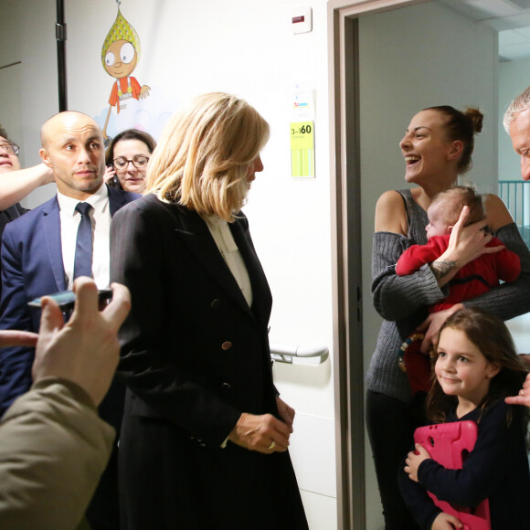 Brigitte Macron (Présidente de la Fondation Hôpitaux de Paris-Hôpitaux de France), Didier Deschamps, parrain de l'opération Pièces Jaunes 2020 lors du lancement de la 31ème édition de l'opération Pièce Jaunes au Centre Hospitalier Régional d'Orléans le 8 janvier 2020. © Dominique Jacovides / Bestimage