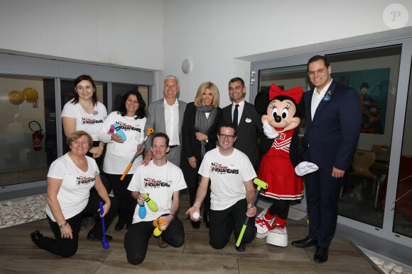 Brigitte Macron (Présidente de la Fondation Hôpitaux de Paris-Hôpitaux de France), Didier Deschamps, parrain de l'opération Pièces Jaunes 2020 lors du lancement de la 31ème édition de l'opération Pièce Jaunes au Centre Hospitalier Régional d'Orléans le 8 janvier 2020.  © Dominique Jacovides / Bestimage
