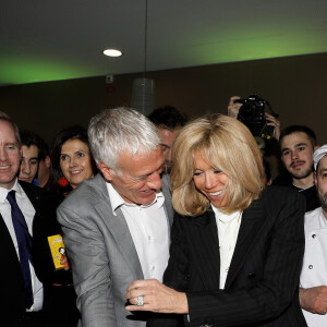 Brigitte Macron (Présidente de la Fondation Hôpitaux de Paris-Hôpitaux de France) et Didier Deschamps, parrain de l'opération Pièces Jaunes 2020 lors du lancement de la 31ème édition de l'opération Pièce Jaunes au Centre Hospitalier Régional d'Orléans le 8 janvier 2020. © Dominique Jacovides / Bestimage