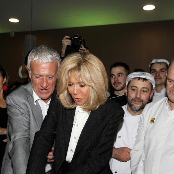 Brigitte Macron (Présidente de la Fondation Hôpitaux de Paris-Hôpitaux de France) et Didier Deschamps, parrain de l'opération Pièces Jaunes 2020 lors du lancement de la 31ème édition de l'opération Pièce Jaunes au Centre Hospitalier Régional d'Orléans le 8 janvier 2020. © Dominique Jacovides / Bestimage