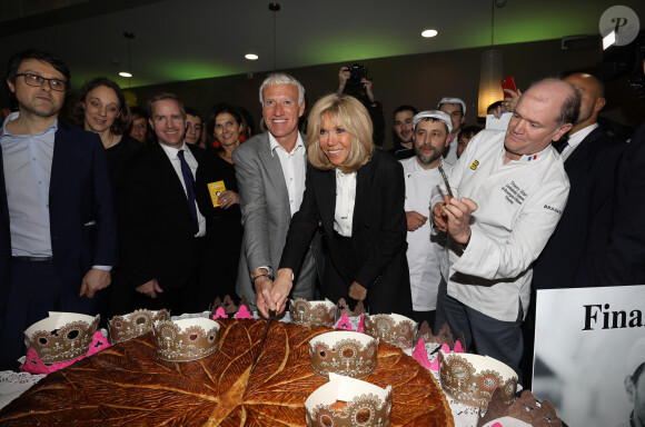 Brigitte Macron (Présidente de la Fondation Hôpitaux de Paris-Hôpitaux de France) et Didier Deschamps, parrain de l'opération Pièces Jaunes 2020 lors du lancement de la 31ème édition de l'opération Pièce Jaunes au Centre Hospitalier Régional d'Orléans le 8 janvier 2020. © Dominique Jacovides / Bestimage