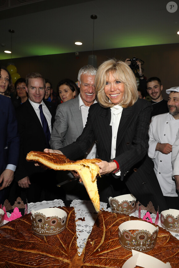Brigitte Macron (Présidente de la Fondation Hôpitaux de Paris-Hôpitaux de France) et Didier Deschamps, parrain de l'opération Pièces Jaunes 2020 lors du lancement de la 31ème édition de l'opération Pièce Jaunes au Centre Hospitalier Régional d'Orléans le 8 janvier 2020. © Dominique Jacovides / Bestimage