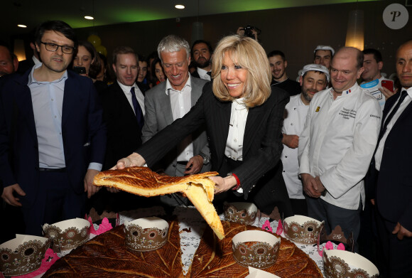 Brigitte Macron (Présidente de la Fondation Hôpitaux de Paris-Hôpitaux de France) et Didier Deschamps, parrain de l'opération Pièces Jaunes 2020 lors du lancement de la 31ème édition de l'opération Pièce Jaunes au Centre Hospitalier Régional d'Orléans le 8 janvier 2020. © Dominique Jacovides / Bestimage