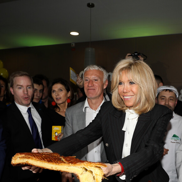 Brigitte Macron (Présidente de la Fondation Hôpitaux de Paris-Hôpitaux de France) et Didier Deschamps, parrain de l'opération Pièces Jaunes 2020 lors du lancement de la 31ème édition de l'opération Pièce Jaunes au Centre Hospitalier Régional d'Orléans le 8 janvier 2020. © Dominique Jacovides / Bestimage