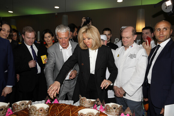 Brigitte Macron (Présidente de la Fondation Hôpitaux de Paris-Hôpitaux de France) et Didier Deschamps, parrain de l'opération Pièces Jaunes 2020 lors du lancement de la 31ème édition de l'opération Pièce Jaunes au Centre Hospitalier Régional d'Orléans le 8 janvier 2020. © Dominique Jacovides / Bestimage