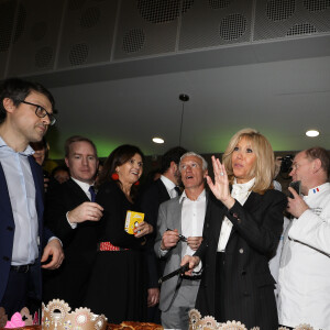 Brigitte Macron (Présidente de la Fondation Hôpitaux de Paris-Hôpitaux de France) et Didier Deschamps, parrain de l'opération Pièces Jaunes 2020 lors du lancement de la 31ème édition de l'opération Pièce Jaunes au Centre Hospitalier Régional d'Orléans le 8 janvier 2020. © Dominique Jacovides / Bestimage