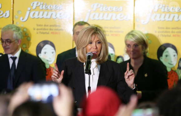 Brigitte Macron (Présidente de la Fondation Hôpitaux de Paris-Hôpitaux de France) et Didier Deschamps, parrain de l'opération Pièces Jaunes 2020 lors du lancement de la 31ème édition de l'opération Pièce Jaunes au Centre Hospitalier Régional d'Orléans le 8 janvier 2020. © Dominique Jacovides / Bestimage