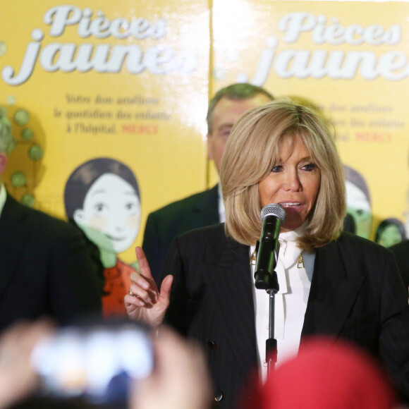 Brigitte Macron (Présidente de la Fondation Hôpitaux de Paris-Hôpitaux de France) et Didier Deschamps, parrain de l'opération Pièces Jaunes 2020 lors du lancement de la 31ème édition de l'opération Pièce Jaunes au Centre Hospitalier Régional d'Orléans le 8 janvier 2020. © Dominique Jacovides / Bestimage