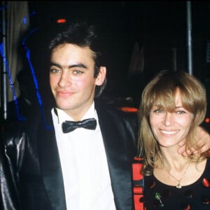 Clio Goldsmith, Anthony Delon et sa mère Nathalie Delon lors d'une soirée à Paris le 12 octobre 1983.