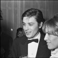 Alain Delon et sa emme Nathalie lors de la 22e nuit du cinéma français au théâtre Marigny, à Paris, le 23 novembre 1967.