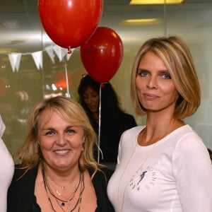 Camille Cerf, Valérie Damidot, Sylvie Tellier et Sophie Thalmann lors de la 13ème édition du Charity Day dans la salle des marchés d'Aurel BGC dans le quartier de la Bourse à Paris le 11 septembre 2017. De l'ouverture des marchés ce matin, à leur clôture ce soir, ce sont plus d'une cinquantaine de personnalités françaises qui se sont relayées dans la salle des marchés d'Aurel BGC dans le quartier de la Bourse à Paris. Toutes étaient là pour tenter de lever un maximum de fonds pour leur association respective -7 réunies aujourd'hui- dans le cadre du Charity Day. Cet évènement est organisé depuis 2004 dans les 20 bureaux du groupe basé à New York, le jour du 11 septembre, en commémoration des 658 employés de BGC Partners et des 61 employés d'Eurobrokers qui ont péri dans l'attentat des tours du World Trade Center à New-York en 2001. En 13 éditions, pas moins de 135 millions de dollars ont été redistribués à l'échelle internationale (12 millions de dollars pour l'année 2016 uniquement). Et en ce jour particulier, ce sont les parrains et marraines célèbres des associations qui ont décroché les téléphones pour passer des ordres sur les marchés en bourse, chaperonnés pour l'occasion par les équipes d'Aurel BGC. Au terme de la journée, l'intégralité du chiffre d'affaires réalisé est reversée aux 7 associations. © Veeren / Bestimage 11/09/2017 - Paris