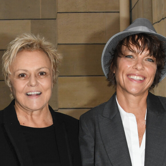 Muriel Robin et sa compagne Anne Le Nen - 1ère édition de la remise du prix "Line Renaud - Loulou Gasté", pour la recherche médicale, à la Maison de la Recherche à Paris. Le 25 octobre 2019 © Coadic Guirec / Bestimage