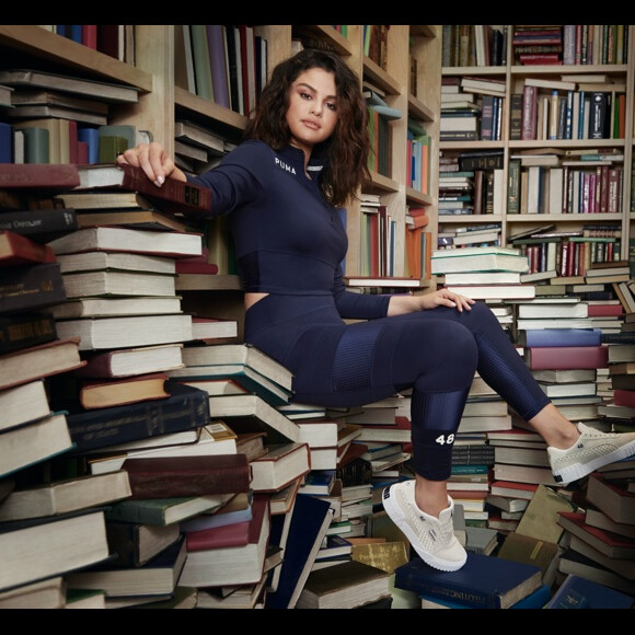 La nouvelle campagne PUMA Automne Hiver 2019 avec Selena Gomez, photos prises dans une librairie. Le 26 novembre 2019.