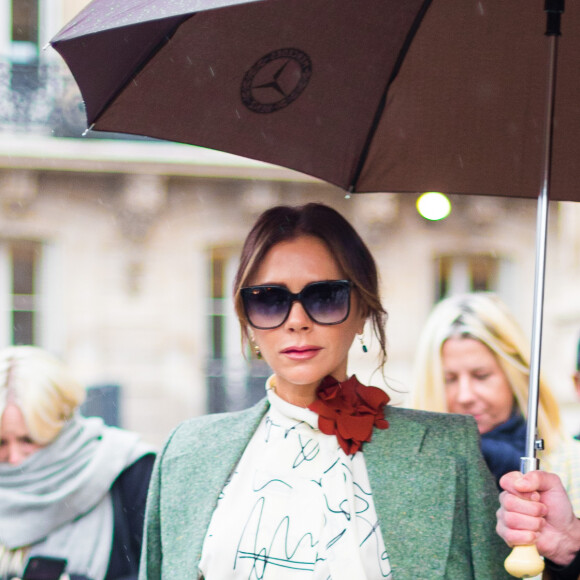 Victoria Beckham arrive à Gare du Nord pour sa master class au Vogue Festival, à Paris le 15 novembre 2019.