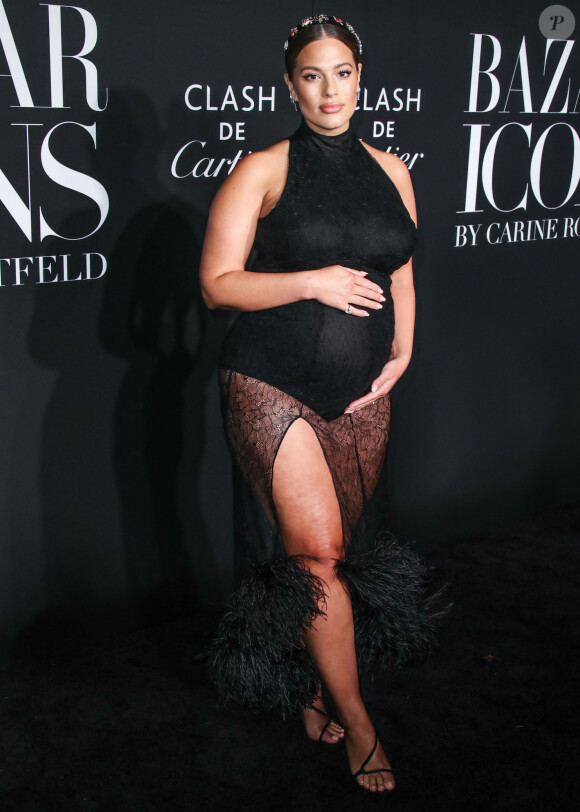 Ashley Graham, enceinte - Photocall de la soirée Harper's BAZAAR 2019 'ICONS By C.Roitfeld' lors de la Fashion Week de New York (NYFW), le 6 septembre 2019.