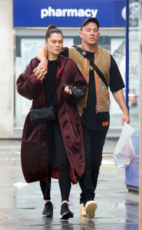 Exclusif - Jessie J et son compagnon Channing Tatum font du shopping en amoureux à Londres, le 19 juin 2019.