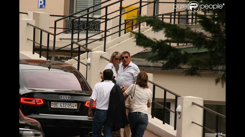 Laeticia Hallyday Et Jean Caude Camus Rend Visite A Johnny Hallyday A L Hopital Americain Aout 2009 Purepeople