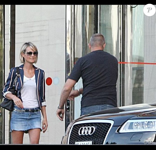 Johnny Hallyday Hospitalise Laeticia David Laura Smet Et Ses Potes Lui Rendent Visite Pour Le Mettre De Bonne Humeur Purepeople
