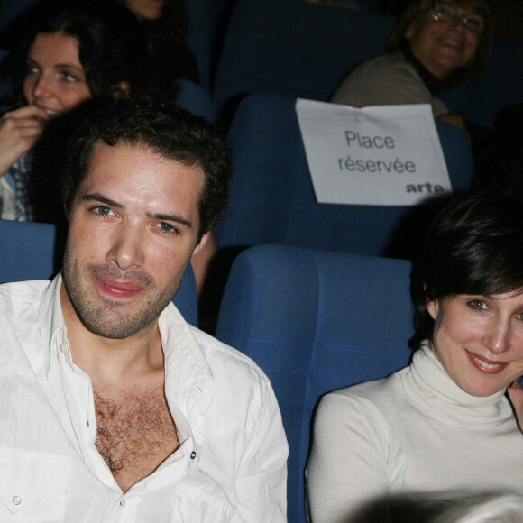 Nicolas Bedos et Elsa Zylberstein à la première de "Generation 68" au théâtre Arlequin. Le 3 avril 2008. @Denis Guignebourg/ABACAPRESS.COM