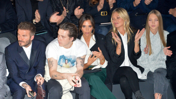 Kate Moss et sa fille Lila complices avec les Beckham au défilé Dior à Paris