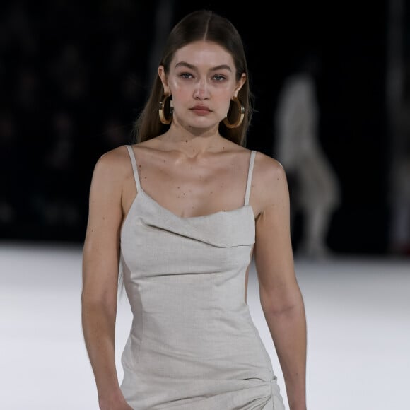 Gigi Hadid - Défilé Jacquemus Homme automne-hiver 20/2021 intitulé 1997 à Paris, le 18 janvier 2020.