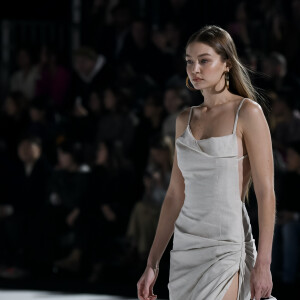 Gigi Hadid - Défilé Jacquemus Homme automne-hiver 20/2021 intitulé 1997 à Paris, le 18 janvier 2020.