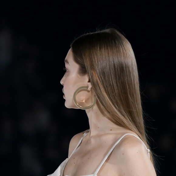 Gigi Hadid - Défilé Jacquemus Homme automne-hiver 20/2021 intitulé 1997 à Paris, le 18 janvier 2020.