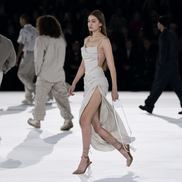 Gigi Hadid - Défilé Jacquemus Homme automne-hiver 20/2021 intitulé 1997 à Paris, le 18 janvier 2020.