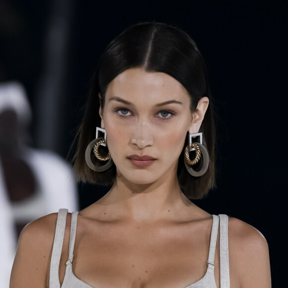 Bella Hadid - Défilé Jacquemus Homme automne-hiver 20/2021 intitulé 1997 à Paris, le 18 janvier 2020.