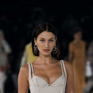 Bella Hadid - Défilé Jacquemus Homme automne-hiver 20/2021 intitulé 1997 à Paris, le 18 janvier 2020.