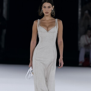 Bella Hadid - Défilé Jacquemus Homme automne-hiver 20/2021 intitulé 1997 à Paris, le 18 janvier 2020.