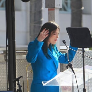 Bella Thorne fait un discours lors de la "Women's March" à Los Angeles, le 18 janvier 2020.