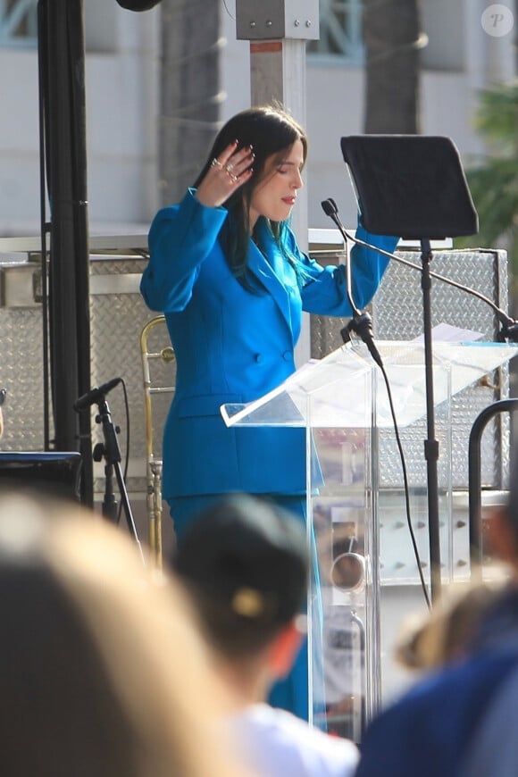Bella Thorne fait un discours lors de la "Women's March" à Los Angeles, le 18 janvier 2020.
