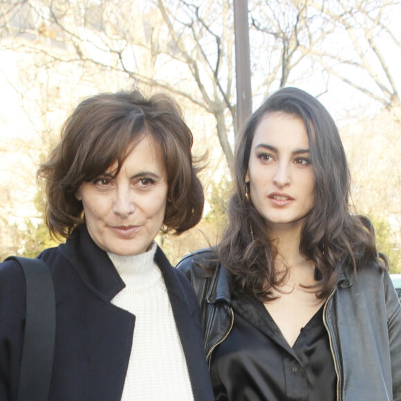 Inès de la Fressange et sa fille Nine d'Urso au défilé de mode Schiaparelli, collection Haute Couture printemps-été 2020, au Palais de Tokyo. Paris, le 20 janvier 2020. © Veeren Ramsamy-Christophe Clovis / Bestimage