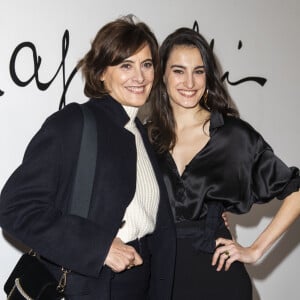 Inès de la Fressange et sa fille Nine d'Urso assistent au défilé de mode Haute Couture printemps-été 2020 "Schiaparelli", au Palais de Tokyo. Paris, le 20 janvier 2020. © Olivier Borde / Bestimage