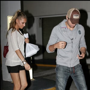 Exclusif- Enrique Iglesias et Anna Kournikova le 30 novembre 2010 à Miami. 