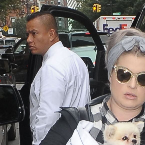 Kelly Osbourne, avec son chien, à New York, le 12 septembre 2018