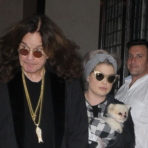Ozzy Osbourne et sa fille Kelly Osbourne, avec son chien, à New York, le 12 septembre 2018