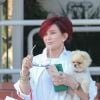 Exclusif - Sharon Osbourne est allée faure du shopping avec son petit chien Bella chez Fred Segal à West Hollywood, le 2 juillet 2018