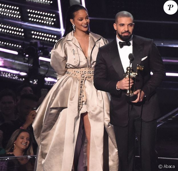 Rihanna A Peine Celibataire Elle Retrouve Son Ex Drake Purepeople