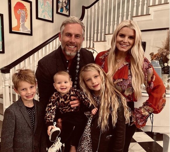 Jessica Simpson, son mari Eric Johnson et leurs trois enfants : Ace Knute, Maxwell Drew et Birdie Mae. Le 29 novembre 2019.