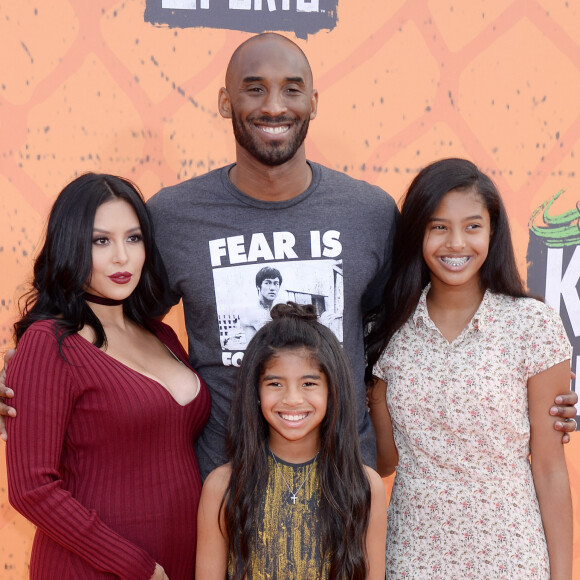 Kobe Bryant avec sa femme Vanessa et leurs filles Natalia et Gianna lors des Nickelodeon Kids' Choice Sports Awards organisés le 14 juillet 2016.