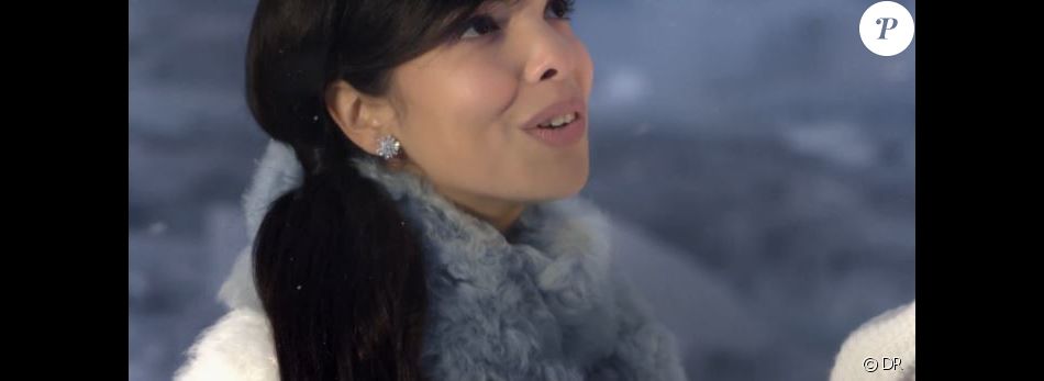 Indila dans le clip de Love Story. - Purepeople