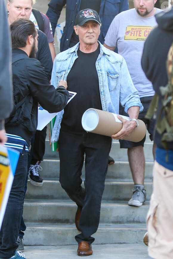 Exclusif - Sylvester Stallone 73 ans, a l'air en pleine forme alors qu'il se promène dans les rues de Beverly Hills le 13 décembre 2019