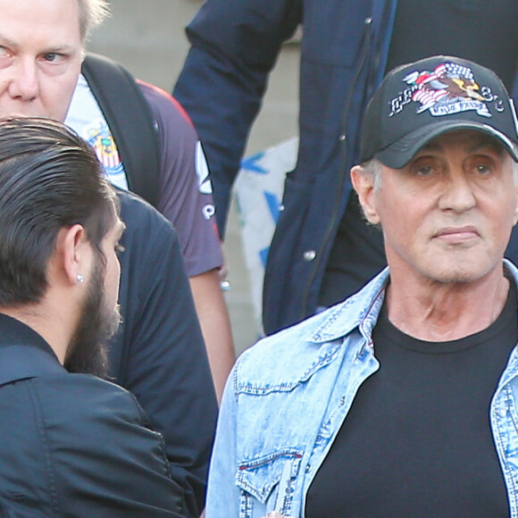 Exclusif - Sylvester Stallone 73 ans, a l'air en pleine forme alors qu'il se promène dans les rues de Beverly Hills le 13 décembre 2019