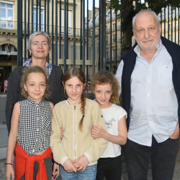 Alexia Stresi et François Berléand avec leurs filles Adèle et Lucie et une amie - Soirée d'inauguration de la 35ème fête foraine des Tuileries au Jardin des Tuileries à Paris, le 22 juin 2018. © Coadic Guirec/Baldini/Bestimage