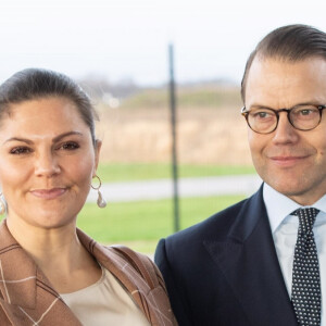 La princesse Victoria et le prince Daniel de Suède lors de leur visite de la société Valinge Innovation à Höganäs, en Scanie, le 29 janvier 2020.
