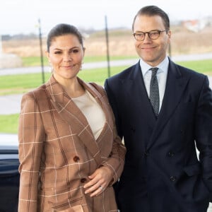 La princesse Victoria et le prince Daniel de Suède lors de leur visite de la société Valinge Innovation à Höganäs, en Scanie, le 29 janvier 2020.